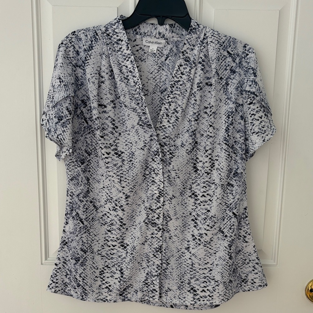 Calvin Klein Women's Snake Print Blouse - Black and White